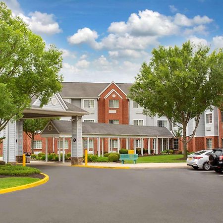 Microtel Inn & Suites By Wyndham Philadelphia Airport Exteriör bild