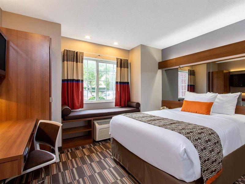 Microtel Inn & Suites By Wyndham Philadelphia Airport Exteriör bild