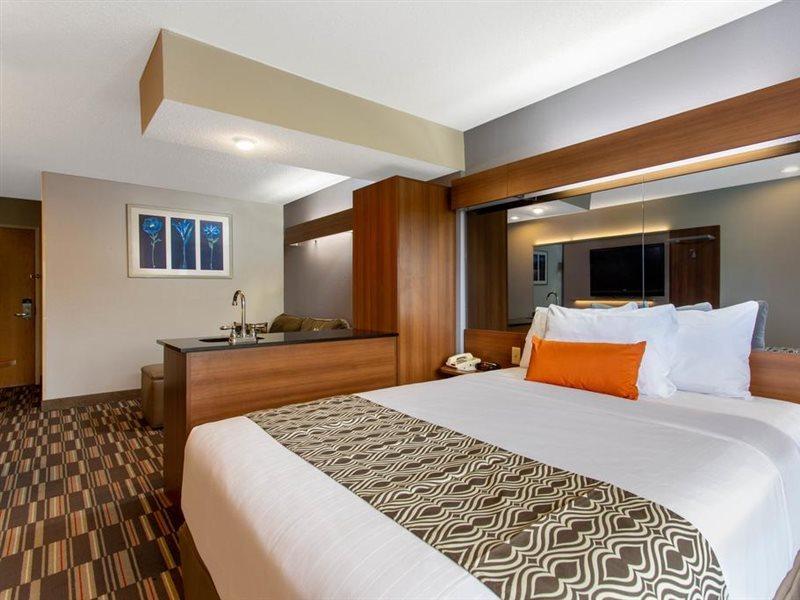 Microtel Inn & Suites By Wyndham Philadelphia Airport Exteriör bild