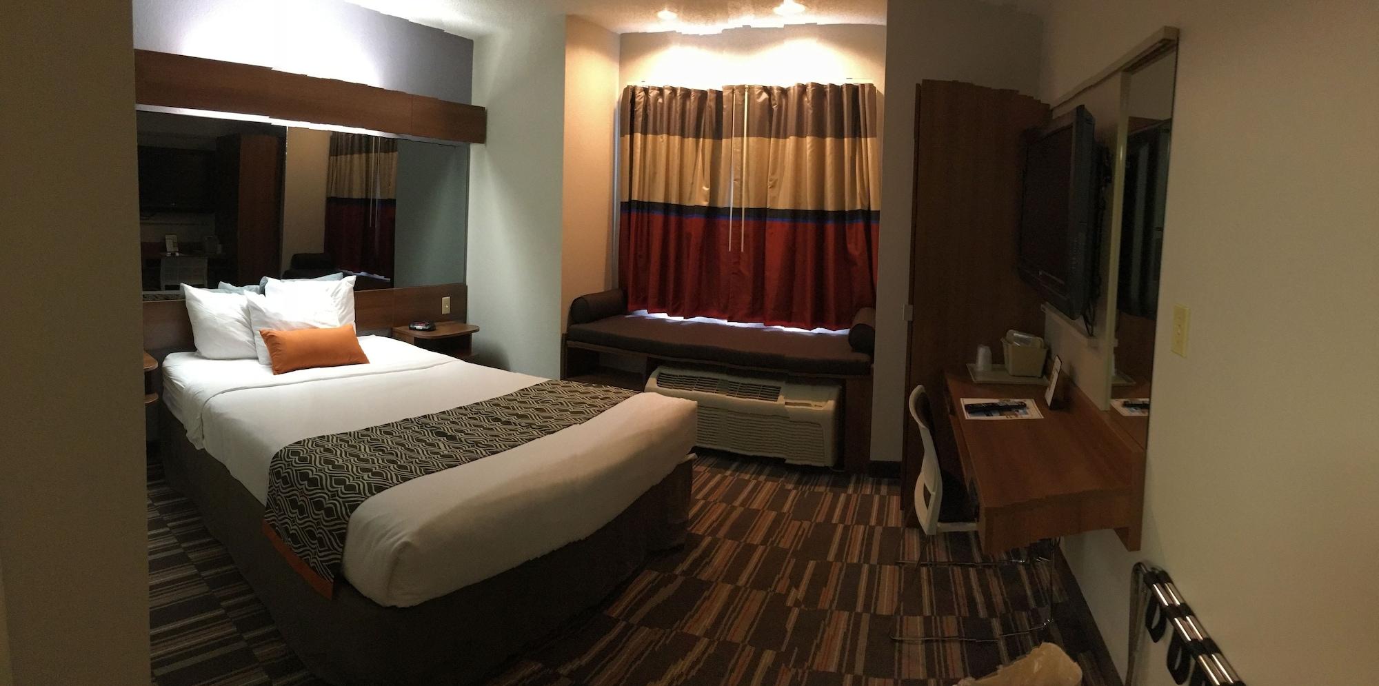 Microtel Inn & Suites By Wyndham Philadelphia Airport Exteriör bild