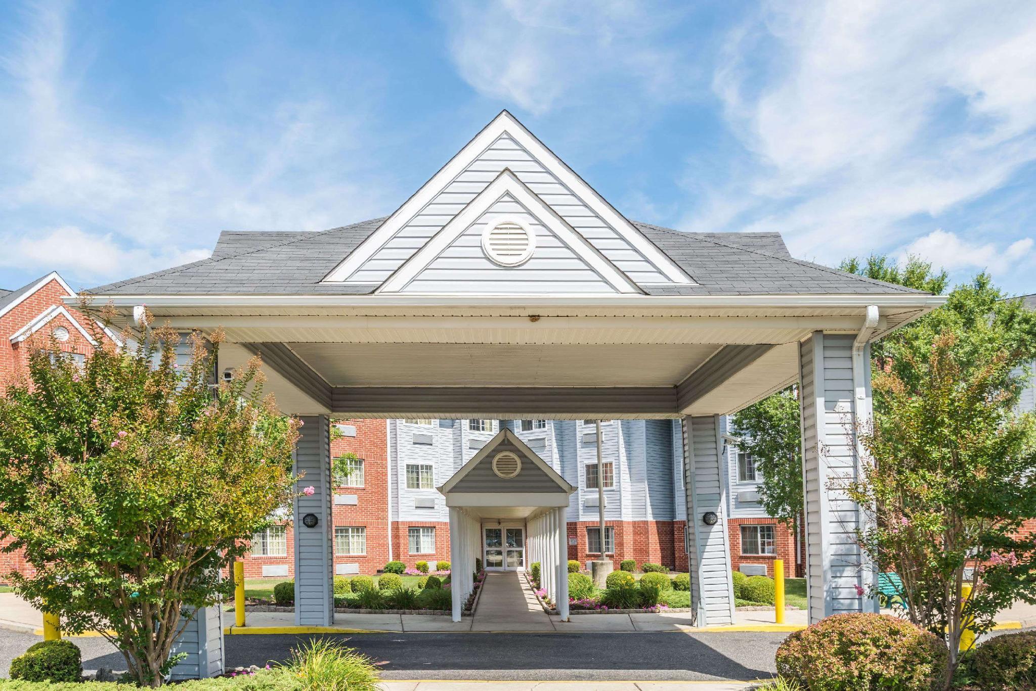 Microtel Inn & Suites By Wyndham Philadelphia Airport Exteriör bild