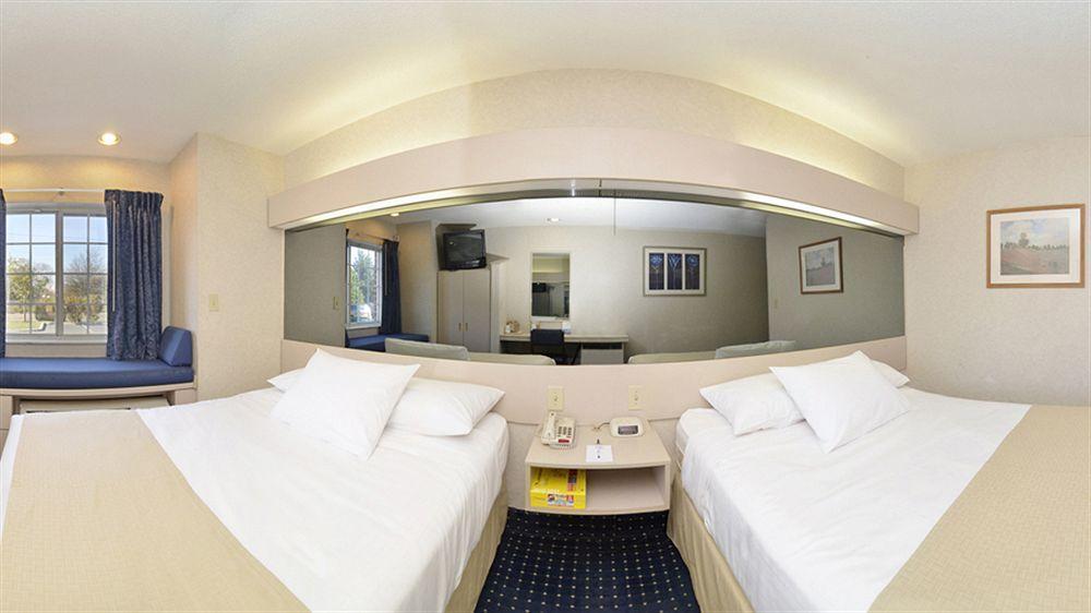 Microtel Inn & Suites By Wyndham Philadelphia Airport Exteriör bild