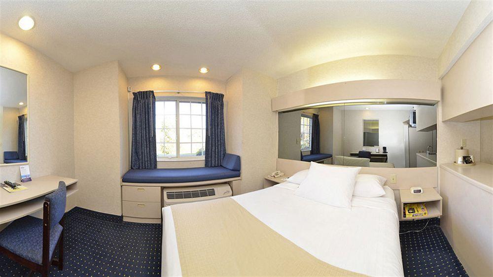 Microtel Inn & Suites By Wyndham Philadelphia Airport Exteriör bild